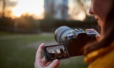 Obsah obrázku osoba, mobilní telefon, telefon, ruka Popis byl vytvořen automaticky